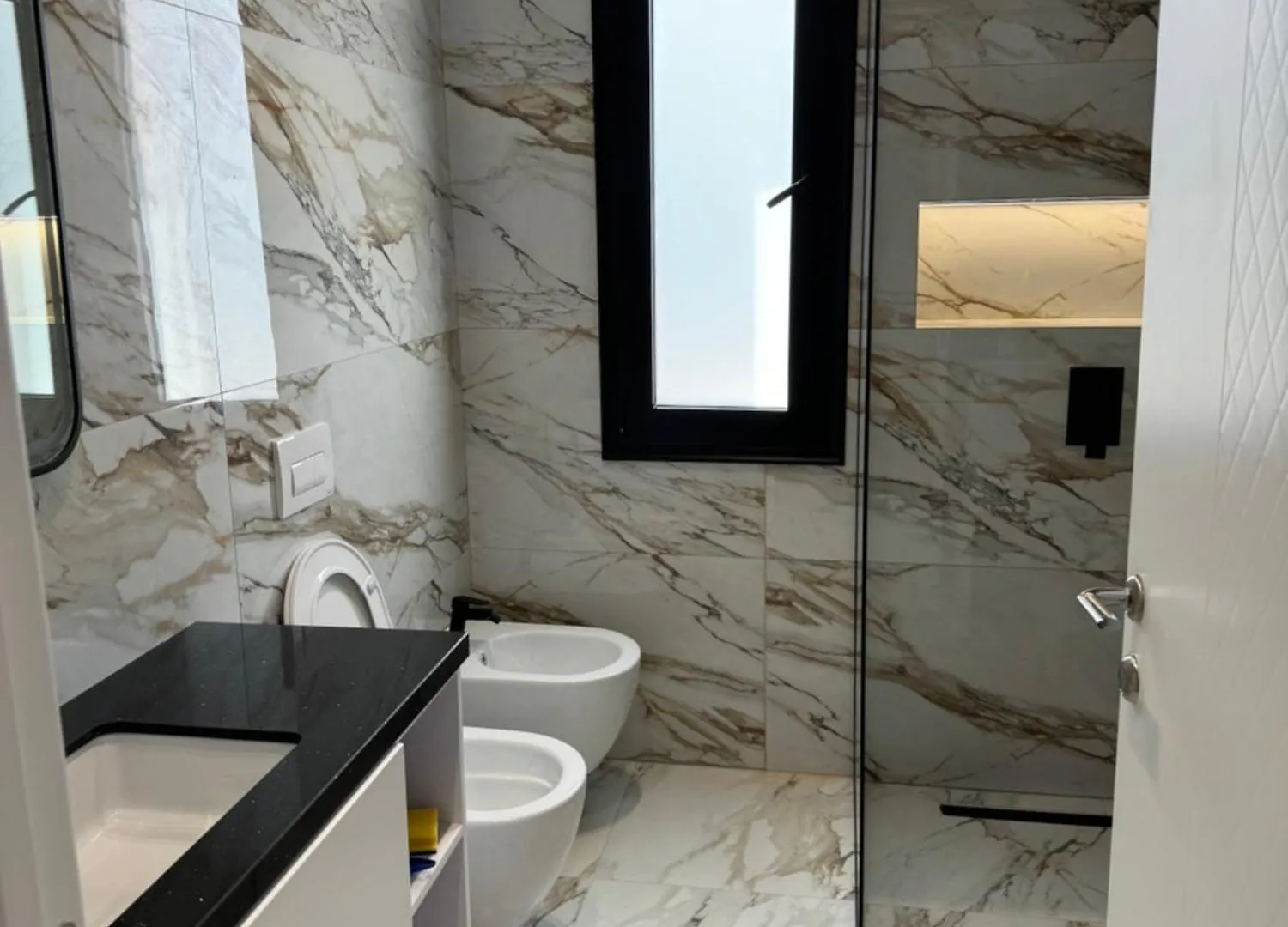 Sea View Apartament Vlorë 公寓